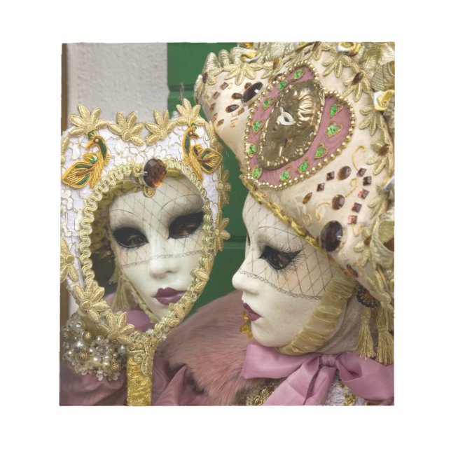 Italien, Venedig, Burano Island. Frauen in Notizblock (Vorderseite)