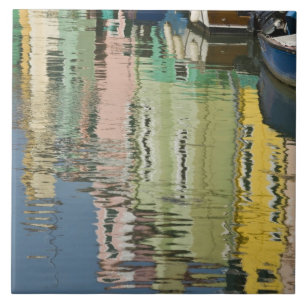 Italien, Venedig, Burano. Mehrfarbige Häuser entla Fliese