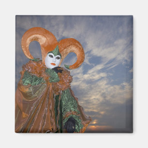 Italien, Venedig. Frauen in Kostümen für Magnet