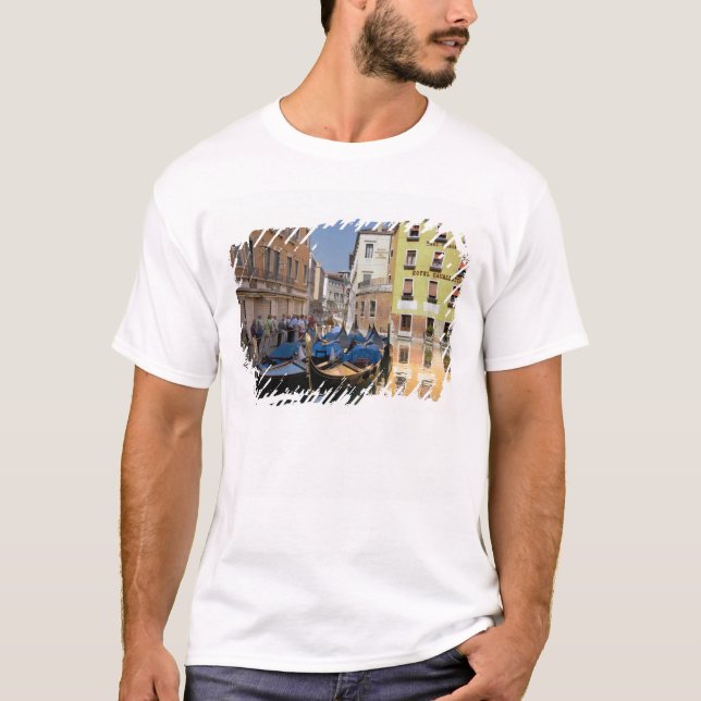Italien, Venedig, Gondelbahnen entlang des Kanals T-Shirt (Vorderseite)