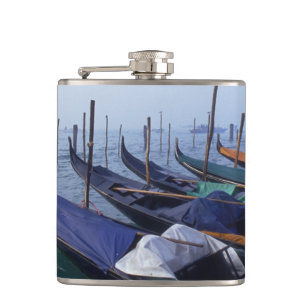 Italien, Venedig. Gondeln. Flachmann