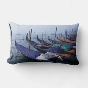 Italien, Venedig. Gondeln. Lendenkissen