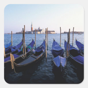 Italien, Venetien, Venedig, Reihe von Gondeln und  Quadratischer Aufkleber