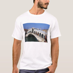 Italien, Venetien, Venedig, Überquerung der Rialto T-Shirt