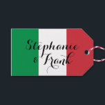 Italienische Fahne Colors Wedding Geschenkanhänger<br><div class="desc">Sie können die Farben der grünen roten und weißen italienischen Fahne anpassen, um Ihre eigenen Hochzeitsgeschenke oder Liebesmarken zu erstellen. Der Name des Ehepaares weist einen dekorativen, modernen Kalligrafiestil auf. Ändern Sie den Zeilenabstand, um das interkonturierte Aussehen des Skripts zu ändern. Ändern Sie den Stil des Schriftartes, um eine eigene...</div>