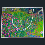 Italienischer Garten, Gustav Klimt Große Geschenktüte<br><div class="desc">Gustav Klimt (14. Juli 1862 - 6. Februar 1918) war ein österreichischer symbolischer Maler und einer der prominentesten Mitglieder der Wiener Sezessionsbewegung. Klimt ist bekannt für seine Gemälde, Wandgemälde, Skizzen und andere Kunstobjekte. Neben seinen figurativen Werken, die Allegorien und Portraits enthalten, malte er Landschaften. Unter den Künstlern der Wiener Sezession...</div>