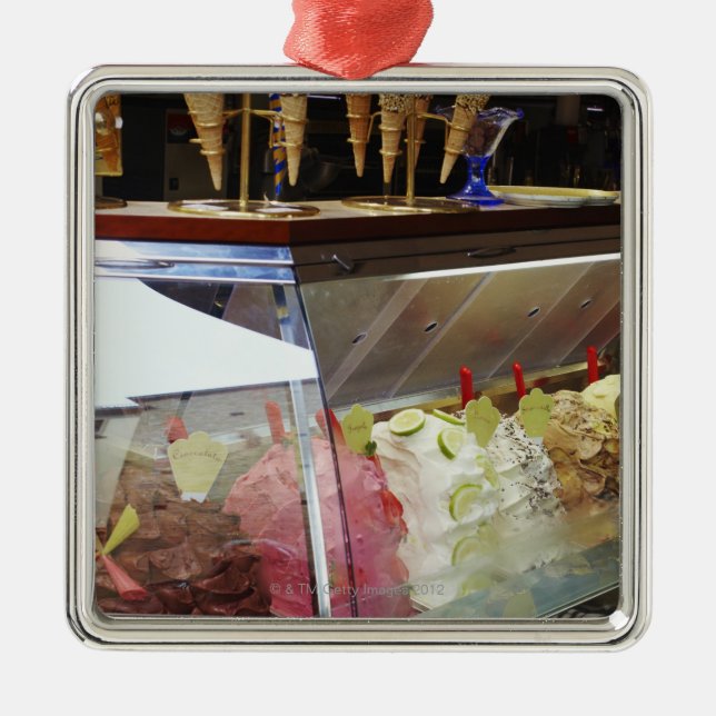 Italienisches gelato im Einkommen Silbernes Ornament (Vorne)