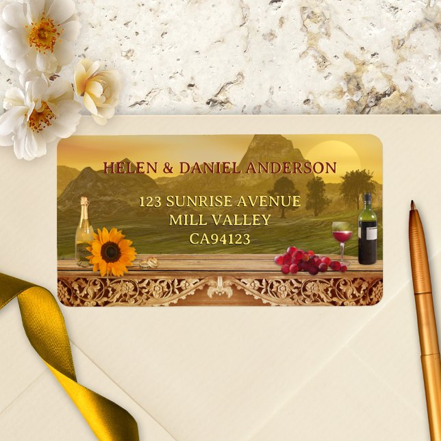 Italienisches Hochzeit im Herbst Adressaufkleber (Wedding address label featuring a painting of a Tuscan Italian landscape with wine and grapes)