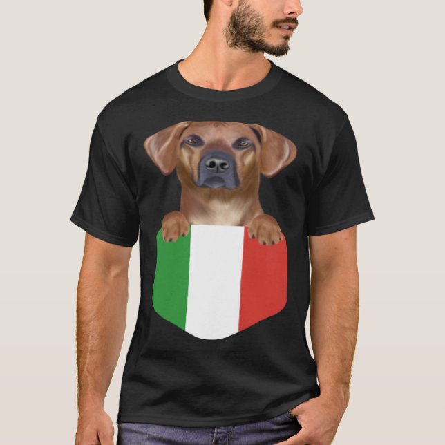 Italy Flag Rhodesian Ridgeback Dog In Pocket T-Shirt (Vorderseite)