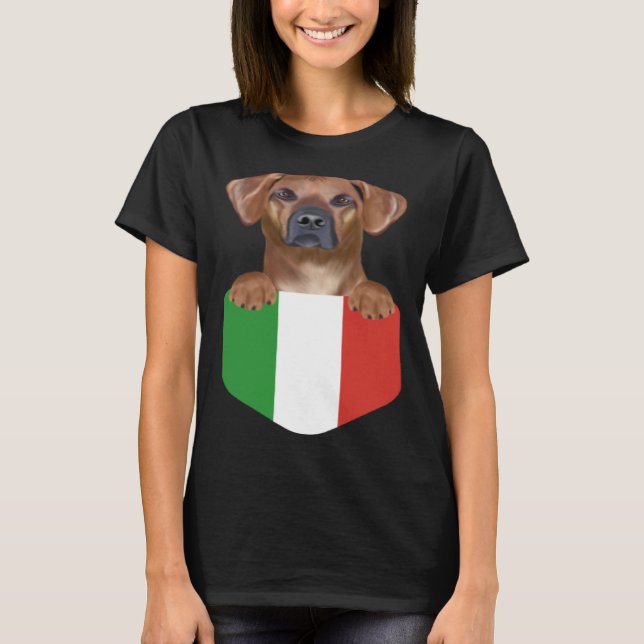 Italy Flag Rhodesian Ridgeback Dog In Pocket T-Shirt (Vorderseite)