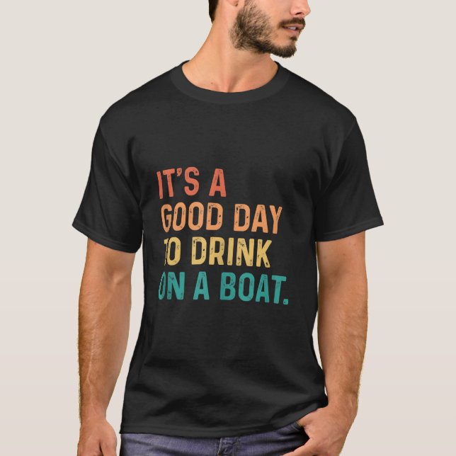 Its A Day To Drink On A Boat T-Shirt (Vorderseite)