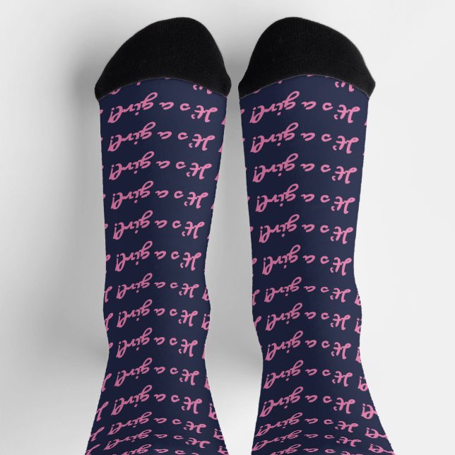 It's a Girl! Medium Pink Script Baby Gender Reveal Socken (Oben)