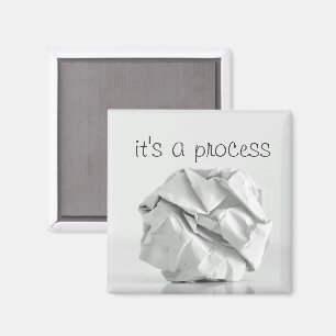 "It's a Process" geworfenes Papier Ball Magnet