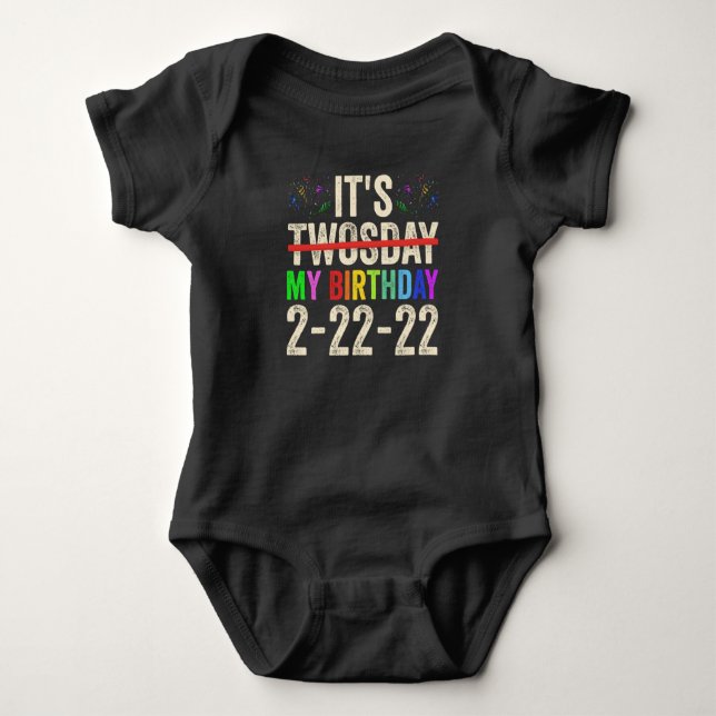 Its My Birthday On Twosday 22nd 2022 Baby Strampler (Vorderseite)