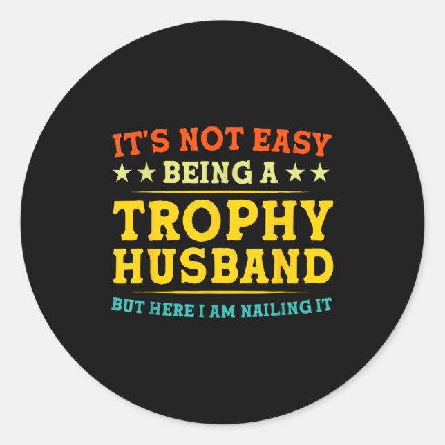It's Not Easy Being A Trophy Husband Funny Anniver Runder Aufkleber (Vorderseite)