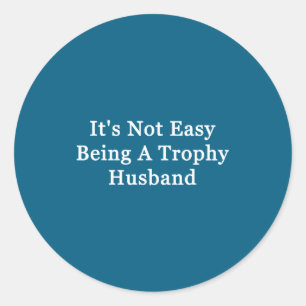 It's Not Easy Trophy Husband Runder Aufkleber
