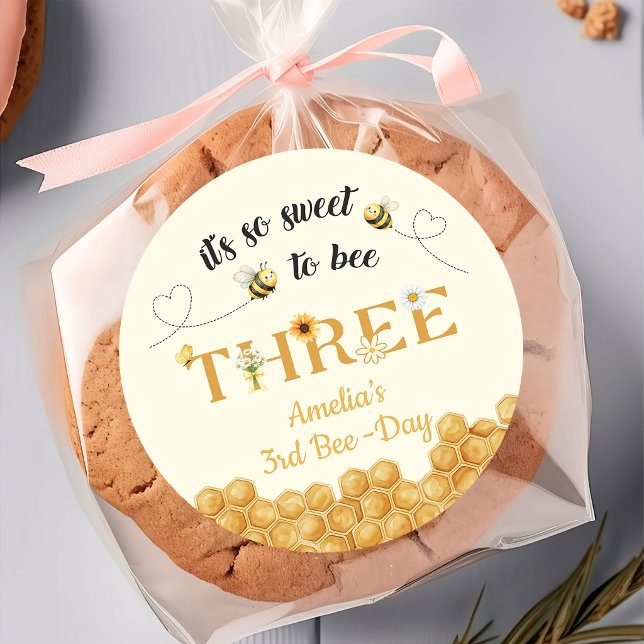 It's So Sweet To Bee 3rd Birthday Runder Aufkleber (Von Creator hochgeladen)
