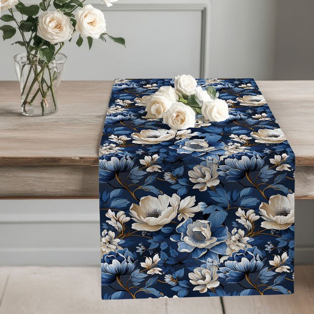 Ivory and Blue Flowers Luxury Table Runner Großer Tischläufer (Ivory and Blue Flowers Luxury Table Runner)