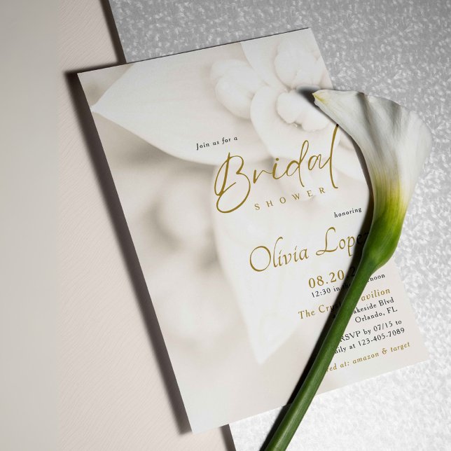Ivory Bloom & Elegantes Gold Script Brautparty Einladung (Von Creator hochgeladen)