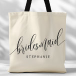 Ivory Cream Bridesmaid Modernes Skript<br><div class="desc">Zeigen Sie Ihrem Brautparty mit dieser stilvollen Elfenbein-Totentasche Ihre Wertschätzung. Diese Tasche mit modernem Drehbuch und dem Namen Ihrer Brautjungfrau ist praktisch und elegant zugleich. Die weiche Farbe und das schicke Design machen es perfekt, um das Wesentliche des Hochzeitstages oder Alltagsgegenstände zu tragen. Diese personalisierte Totttasche verleiht den Brautmädchen eine...</div>