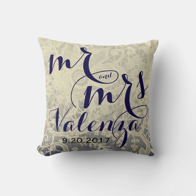 Ivory Lace Blue Two Tone Wedding Newlywed Gift Kissen (Vorderseite)