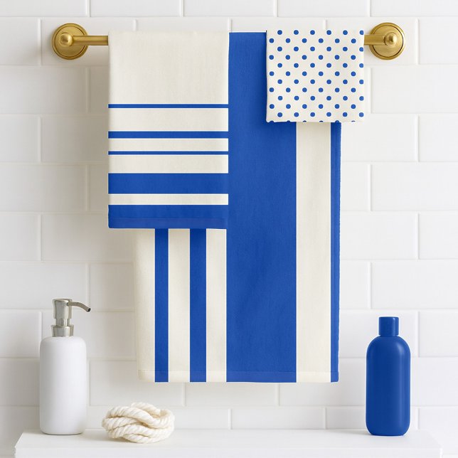 Ivory Marine Blue Stripes Polka Dots Badhandtuch Set (A classic bathroom towel set in ivory and marine blue with stripes and polka dots)