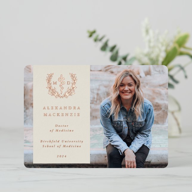 Ivory MD Asclepius Abschluss Foto Ankündigung (Stehend vorne)