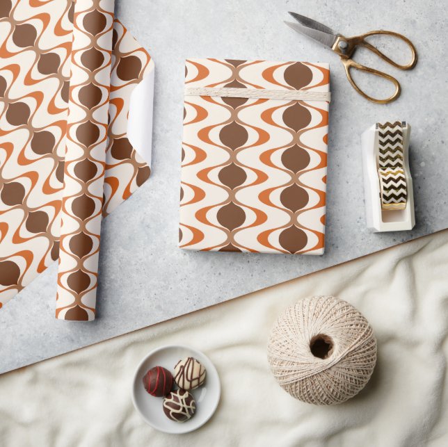 Ivory Tan Brown Burnt Orange Ogee Wave Pattern Geschenkpapier (Kunsthandwerk)