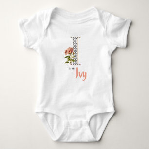 Ivy Name Reveal Blumenbrief H Girl Whimsical Baby Strampler