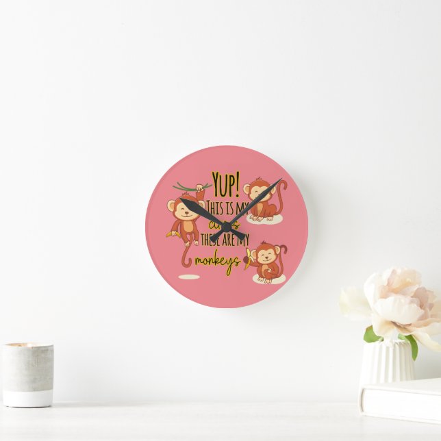 Ja! Das ist mein Zirkus, das sind meine drei Affen Runde Wanduhr (Zuhause)