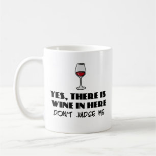 Ja gibt es Wein herein hier - beurteilen Sie mich Tasse