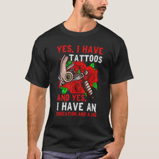 Ja, ich habe Tätowierungen, eine Ausbildung und ei T-Shirt