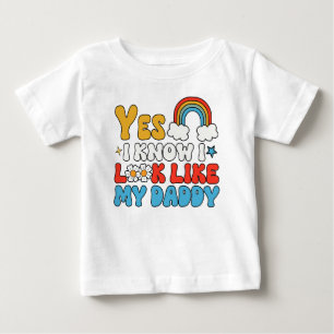 Ja, ich weiß, ich sehe aus wie mein Daddy Baby T-shirt