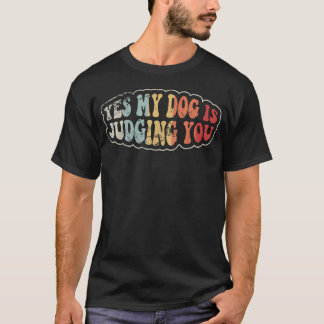 Ja, mein Hund beurteilt dich Lustiges Retro-Vintag T-Shirt
