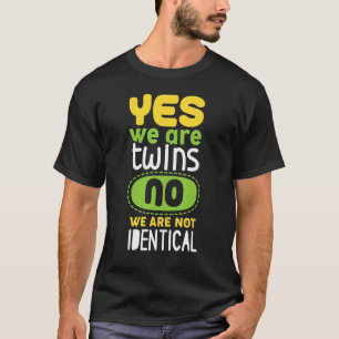 Ja, wir sind Zwillinge nein, wir sind nicht identi T-Shirt