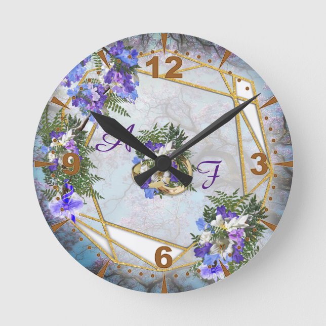 Jacaranda Blooms & Lily Bouquet Runde Wanduhr (Vorderseite)