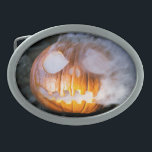Jack-o-Lantern des kopflosen Pferdes Kopf an Flamm Ovale Gürtelschnalle<br><div class="desc">Die Ewige Flamme des kopflosen Pferdes — Das kopflose Pferd war ein furchtbarer Anblick, aber selbst das erschreckendste Gespenst braucht einen gut beleuchteten Pfad. Anders als die flackernde Kerze, auf die sich die meisten Jack-o'-Laternen verlassen, besaß das Pferdefleisch ein ständiges, unheimliches Glühen. Das Geheimnis? Der Altar der Mitglieder. — Vermächtnisse...</div>