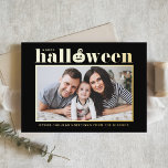 Jack-o'-Laterne Black Foto Happy Halloween Folien Feiertagskarte<br><div class="desc">Frohe Halloween! Senden Sie Halloween-Grüße an Familie und Freunde mit dieser anpassbaren Halloween-Karte. Die Retro-Typografie und der Kürbis-Akzent. Personalisieren Sie diese,  indem Sie Ihre Daten hinzufügen. Diese benutzerdefinierte Halloween-Foto-Karte ist in anderen Farben erhältlich. Matching-Elemente sind verfügbar.</div>