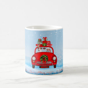 Jack Russell Hund im Auto mit Weihnachtsmann Kaffeetasse