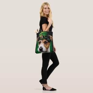 Jack Russell Hund im St. Patrick's Day Kleid