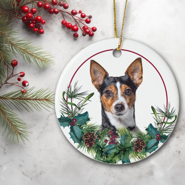 Jack Russell Terrier Evergreen Berry Wreath Keramik Ornament (Von Creator hochgeladen)
