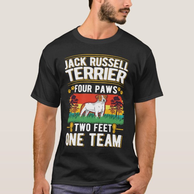 Jack Russell Terrier four paws two feet one team T-Shirt (Vorderseite)