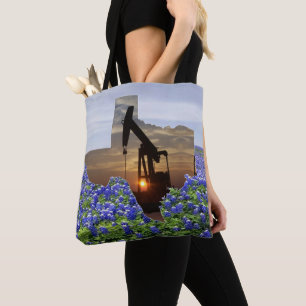 Jack von Texas-Ölpumpen in Bluebonnets
