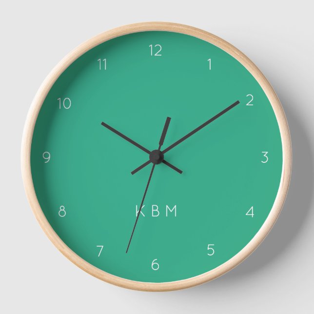 Jade Green Monogram | Moderne Minimslist-Initialen Uhr (Vorderseite)