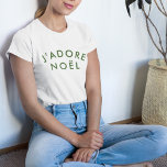J'adore Weihnachten | Christmas Minimalistisch Gre T-Shirt<br><div class="desc">Einfaches,  stilvolles J'adore Weihnachten" zitiert Kunst Frauen T - Shirt mit moderner,  minimalistischer Typografie in Waldgrün in einem trendigen festlichen Stil. Das Zitat übersetzt in "I Liebe Weihnachten" auf Französisch. Das perfekte Geschenk oder Accessoire für die Weihnachtszeit!</div>