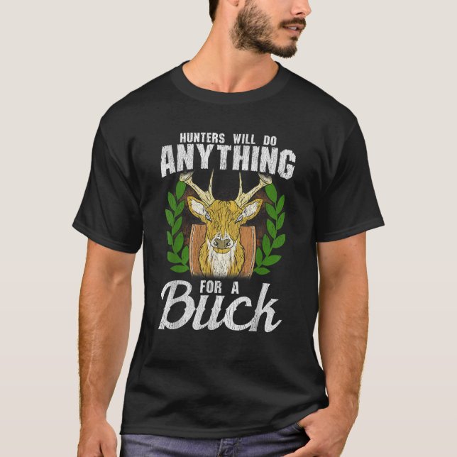 Jäger, die sich für einen Niedlichen Buck interess T-Shirt (Vorderseite)