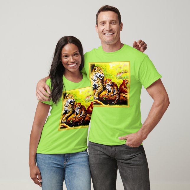 Jaguar Mama und Cubs Relaxen im Dschungel. Jetzt k T-Shirt (Unisex)
