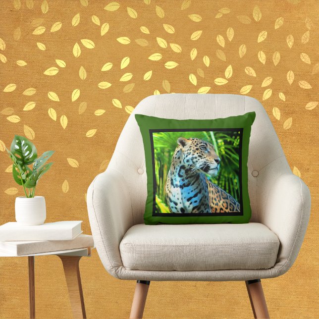 Jaguar unter dem Baumwurzelkissen Kissen (Von Creator hochgeladen)