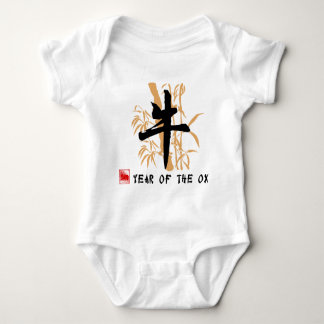 Jahr des Ochsen-Baby-T-Shirts Baby Strampler