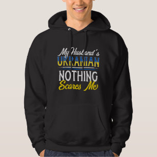 Jahrestag der ukrainischen Ehefrau des Mannes in d Hoodie